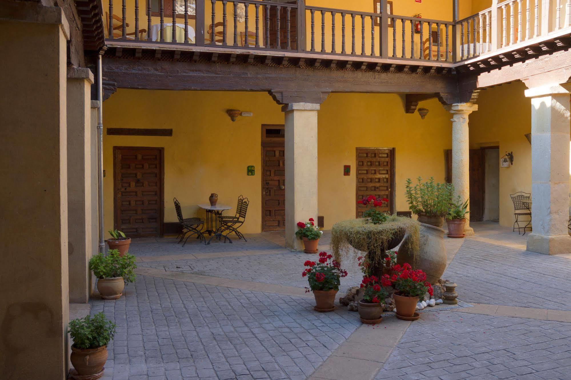 Casa Palacio Conde De Garcinarro Huete Exterior foto