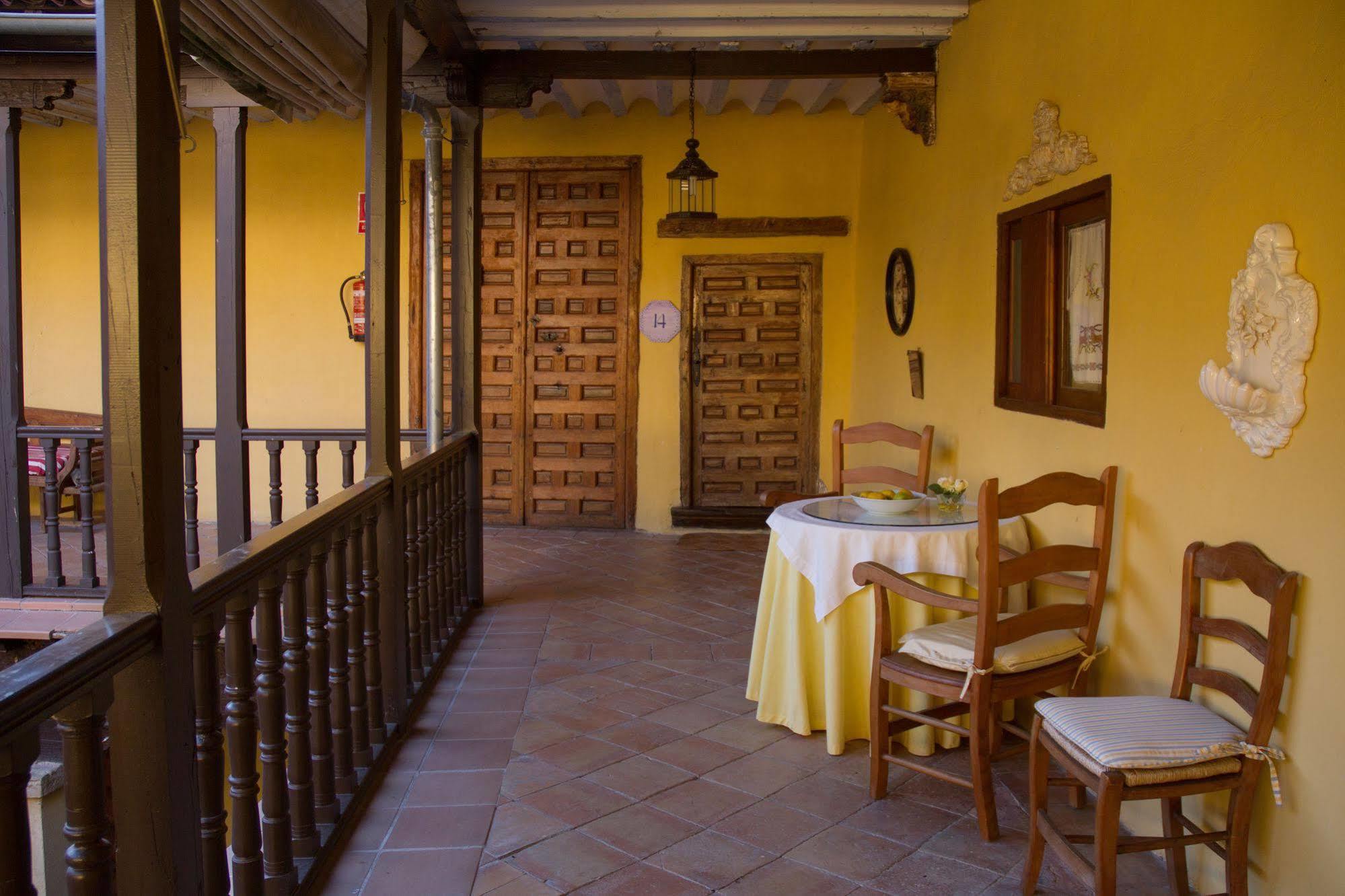 Casa Palacio Conde De Garcinarro Huete Exterior foto